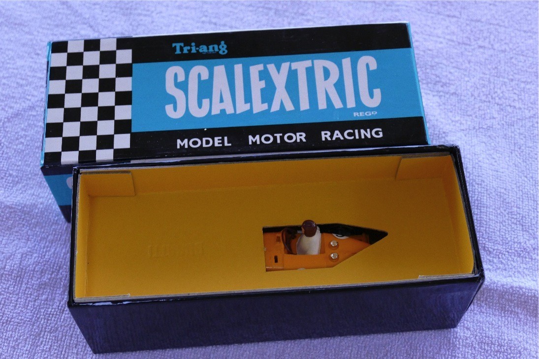 BUGATTI TYPE 59 SCALEXTRIC JAUNE DE HAVILLAND C70