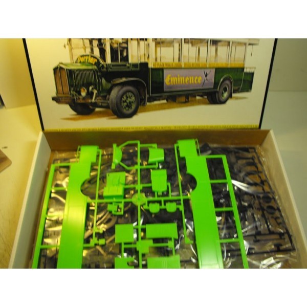 BUS RENAULT TN6C HELLER  1/24 eme
