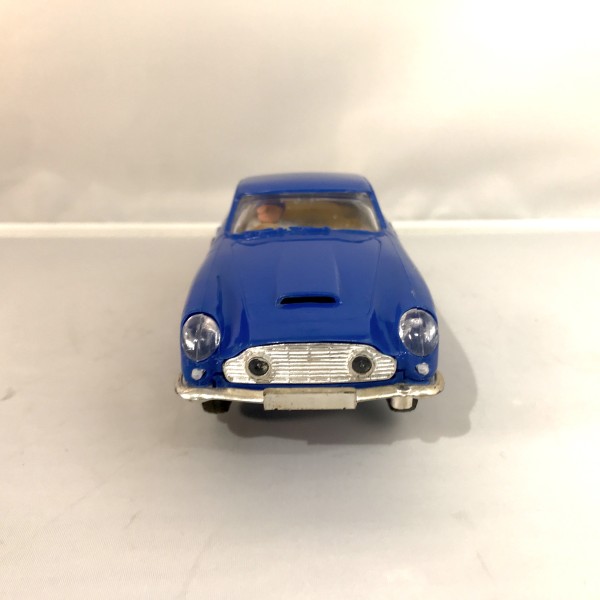 ASTON MARTIN DB4 GT BLEUE AVEC ÉCLAIRAGE SCALEXTRIC E3 