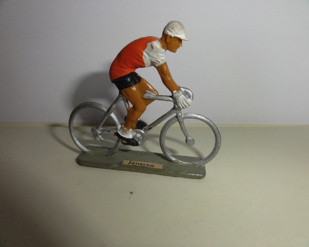 Cycliste Starlux coureur avec casquette  maillot orange