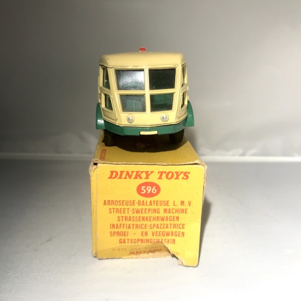 ARROSEUSE BALAYEUSE LMV À CABINE VITRÉE DINKY TOYS RÉF 596