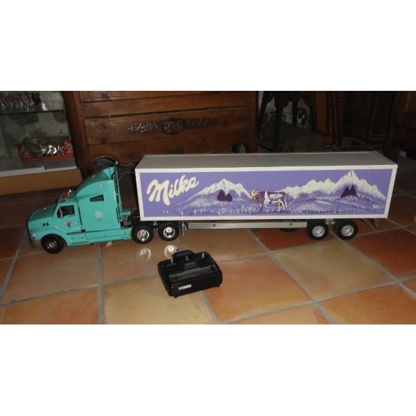 CAMION FORD AEROMAX & REMORQUE MILKA TAMIYA 1:14