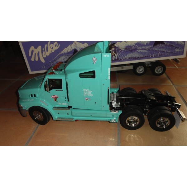 CAMION FORD AEROMAX & REMORQUE MILKA TAMIYA 1:14