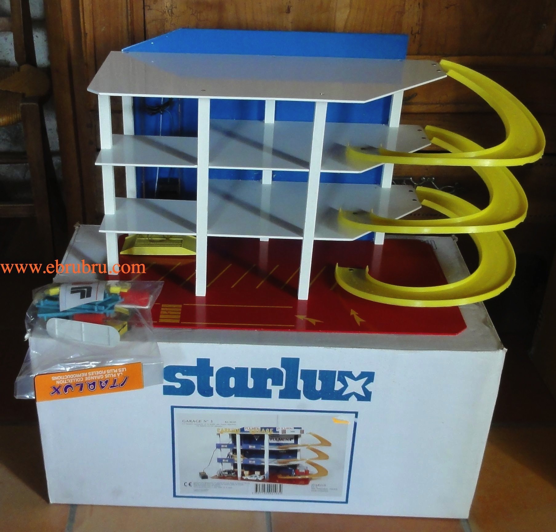 Garage n°3 Starlux ref BA 90103 neuf