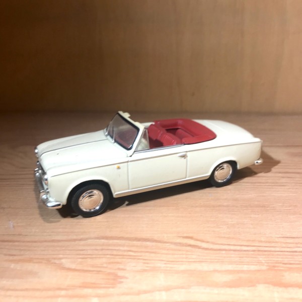 Peugeot 403 blanche NOREV