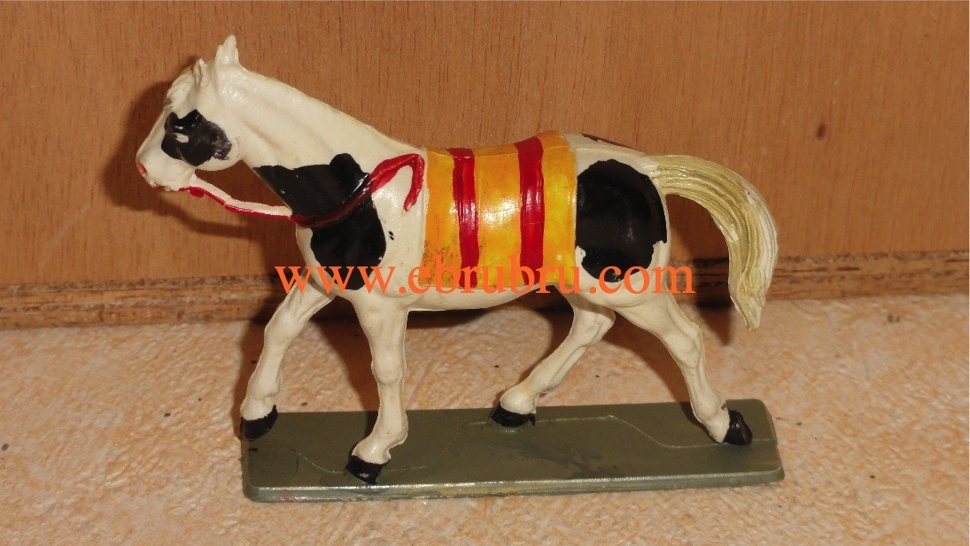 Cheval Blanc pie couverture jaune Guerres Indiennes Starlux