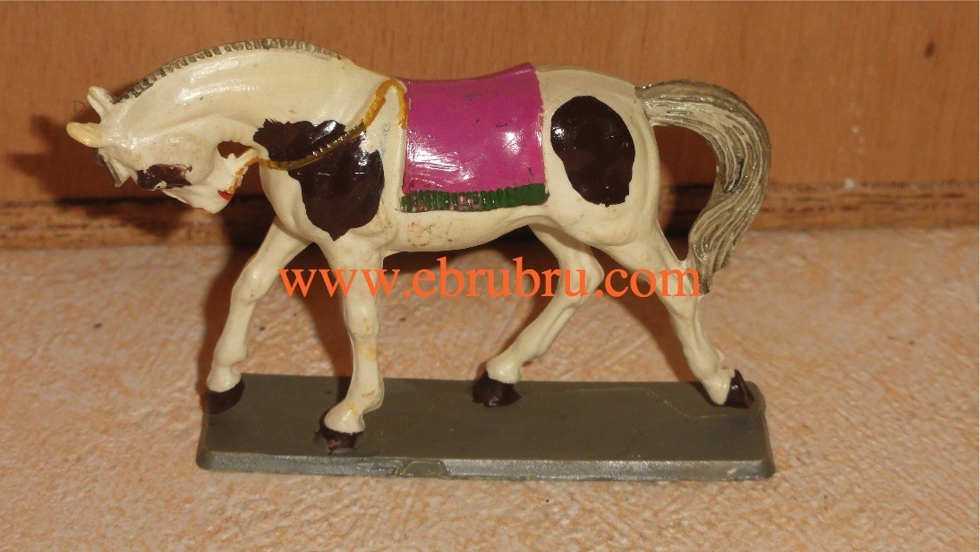 Cheval Blanc pie couverture rose Guerres Indiennes Starlux