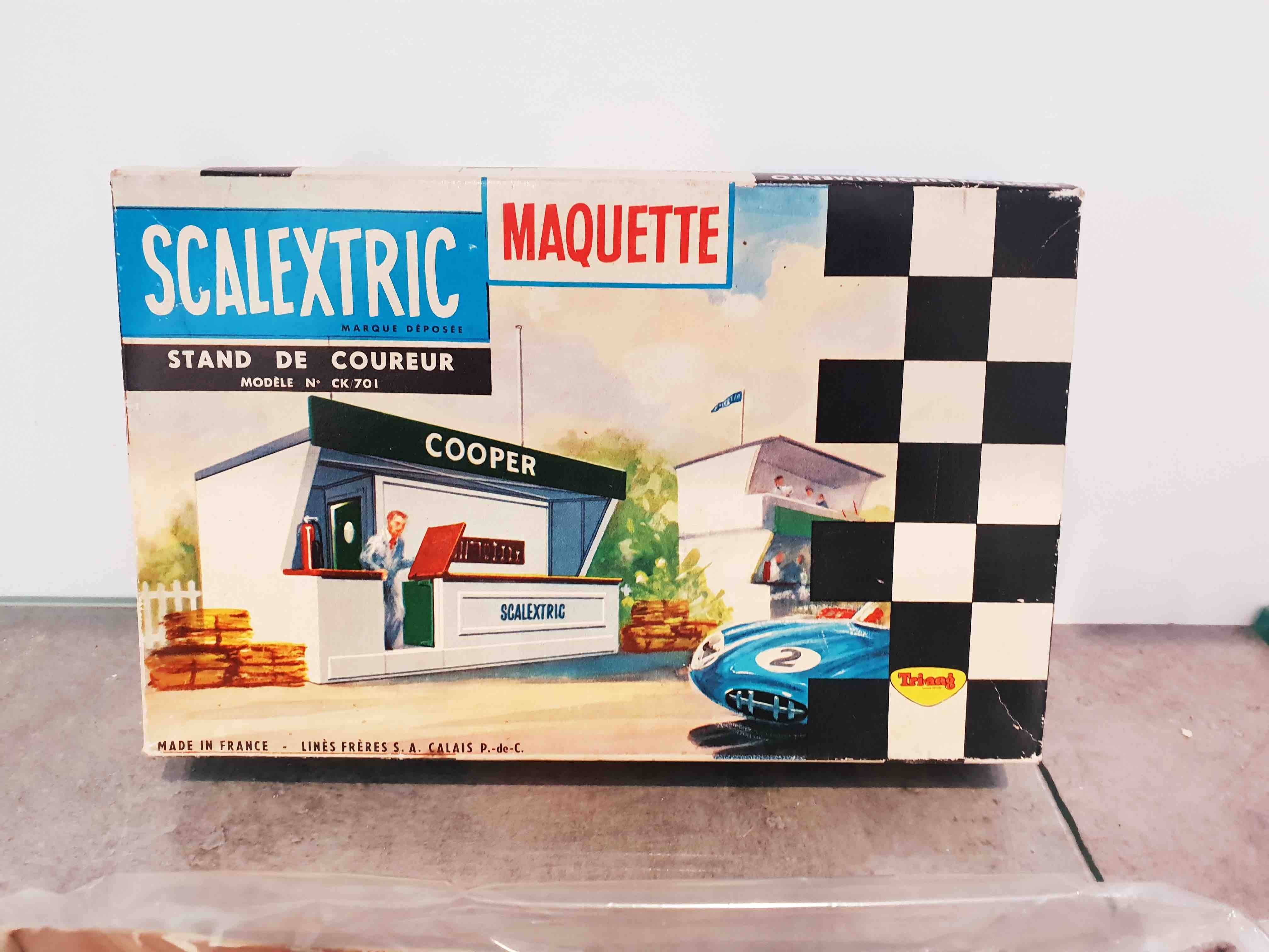 SCALEXTRIC STAND DE COUREUR K 701