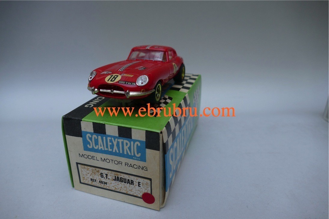 Jaguar type E  rouge claire boite SCALEXTRIC  EXIN  C34