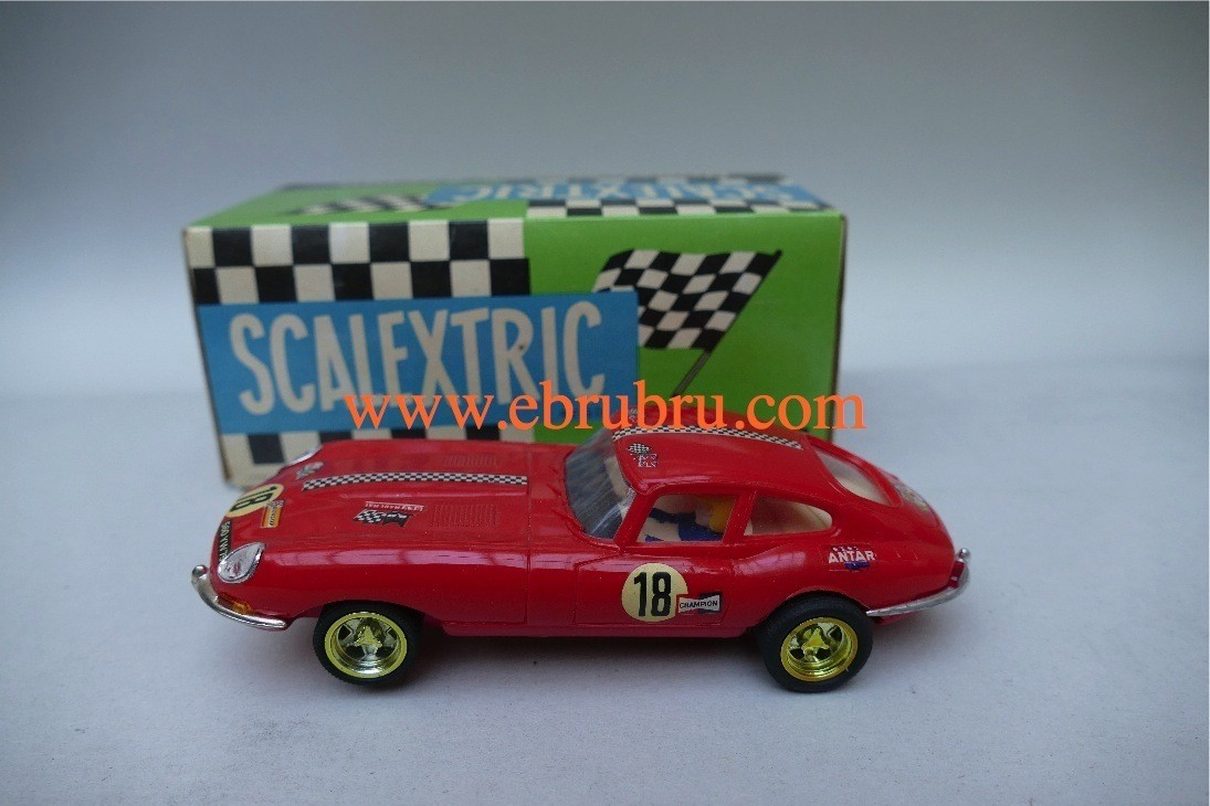 Jaguar type E  rouge claire boite SCALEXTRIC  EXIN  C34