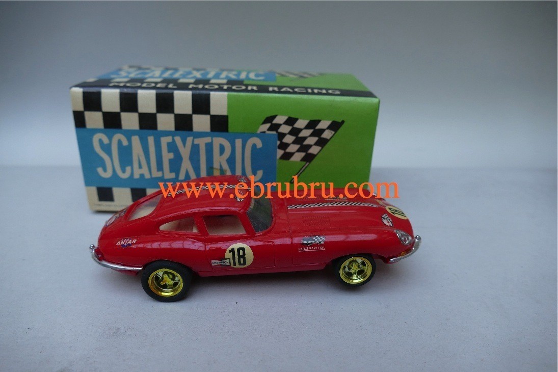 Jaguar type E  rouge claire boite SCALEXTRIC  EXIN  C34