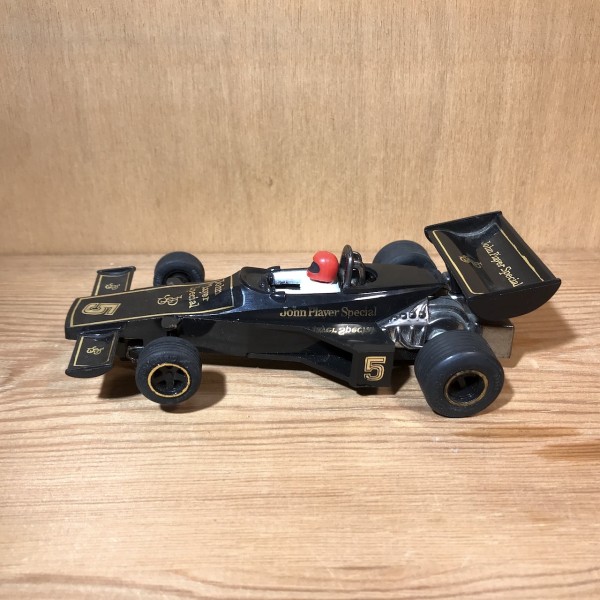 Lotus 77 noire John Player Special No5 SCALEXTRIC C-126