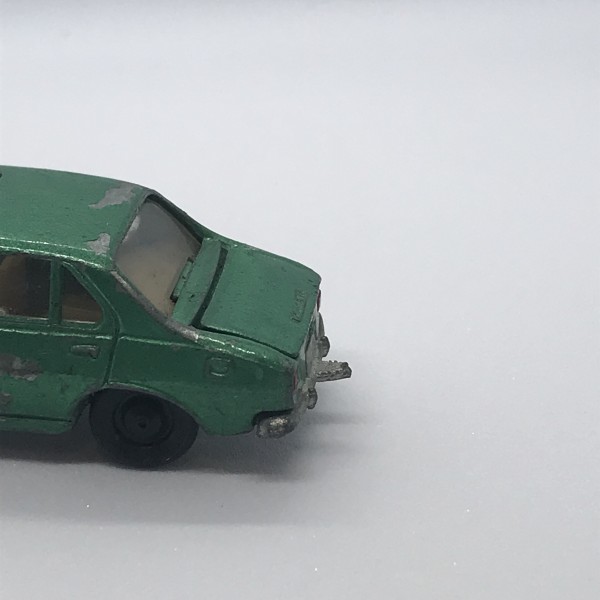 Peugeot 504 verte MAJORETTE