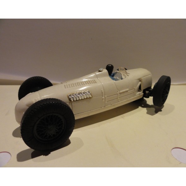 AUTO UNION TYPE C AVEC DIRECTION BLANCHE ROUES VERTES SCALEXTRIC C71