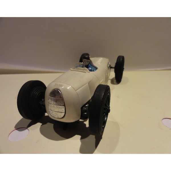 AUTO UNION TYPE C AVEC DIRECTION BLANCHE ROUES VERTES SCALEXTRIC C71