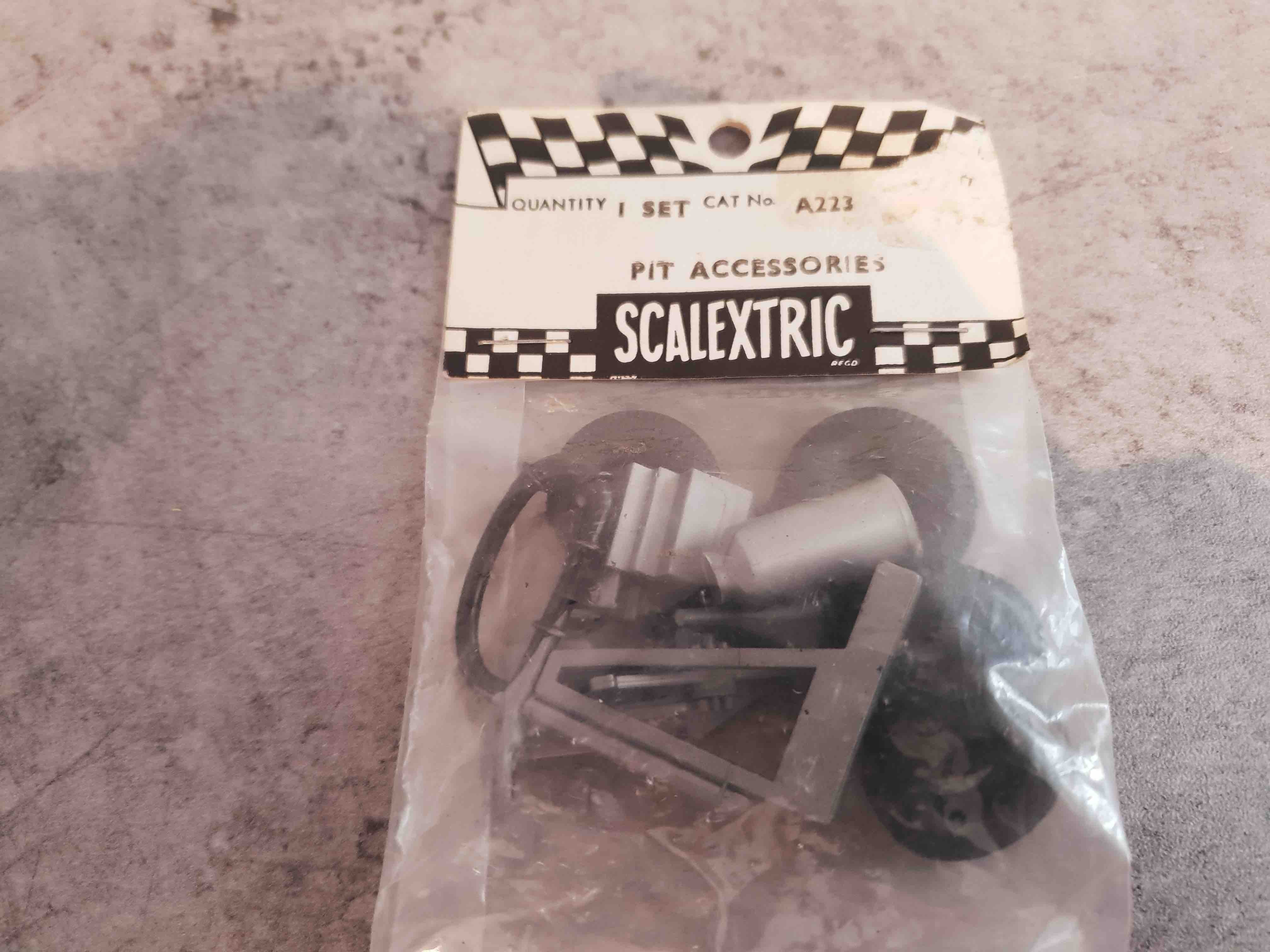 SCALEXTRIC A 223 PIT ACCESSORIE