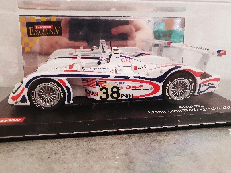 CARRERA 20428 EXCLUSIV AUDI R8 CHAMPION RACING  PLM 2001