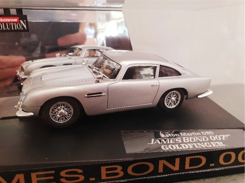 CARRERA 25735 EVOLUTION ASTON MARTIN DB5 JAMES BOND 007 GOLDFINGER