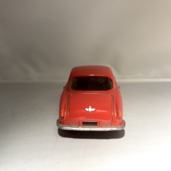 Alfa Romeo rouge DINKY TOYS 24J