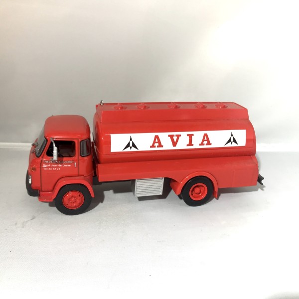 Camion citerne Avia IXO