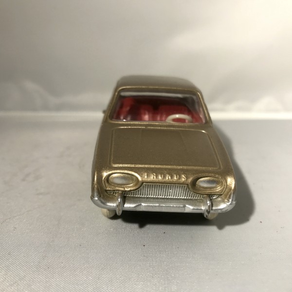 Ford Taunus 17M  beige doré métallisé 2 portes  Dinky Toys réf 559