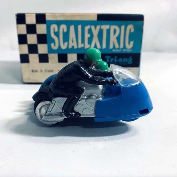 Sidecar Typhoon bleu - casque vert - Scalextric Ref B1