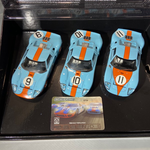 Ford GT40 LeMans 1968 - Gulf Triple Pack SCALEXTRIC C3896A
