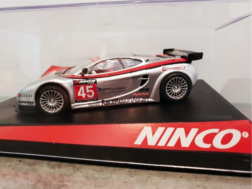 NINCO 50444 ASCARI KZ1 GIGAWAVE