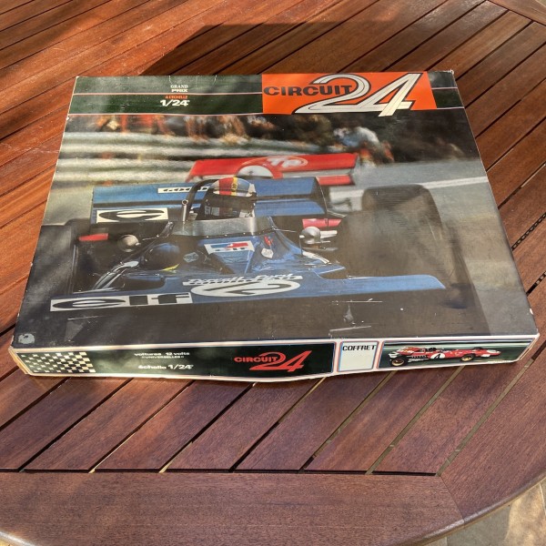 COFFRET 1 24  CIRCUIT 24 BRM ET BRABHAM REPCO