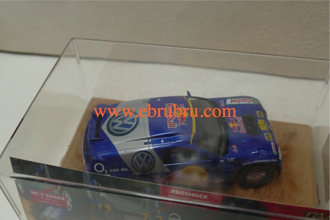 VOLKSWAGEN TOUAREG DAKAR 05 RedBull  NINCO Réf 50380