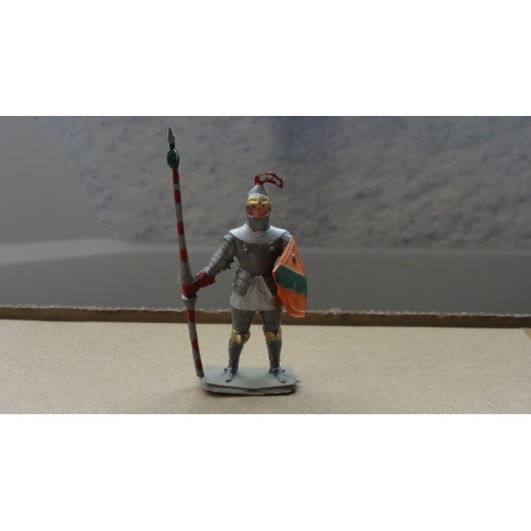 CHEVALIER EN ARMURE AVEC LANCE PIEDS GRIS MOYEN ÂGE STARLUX RÉF 6065