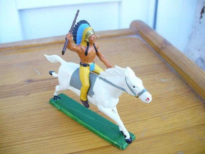 CAVALIER INDIEN STARLUX FUSIL EN L AIR JAUNE CHEVAL BLANC