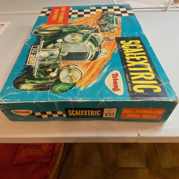 SET  COURSE D AUTOMOBILES ANCIEN MODELE SCALEXTRIC V33 FRANCE