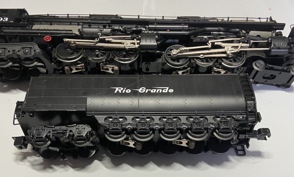 Locomotive Premier 4-6-6-4 Challenger Steam Engine Rio Grande 3803 MTH 20-3480-1