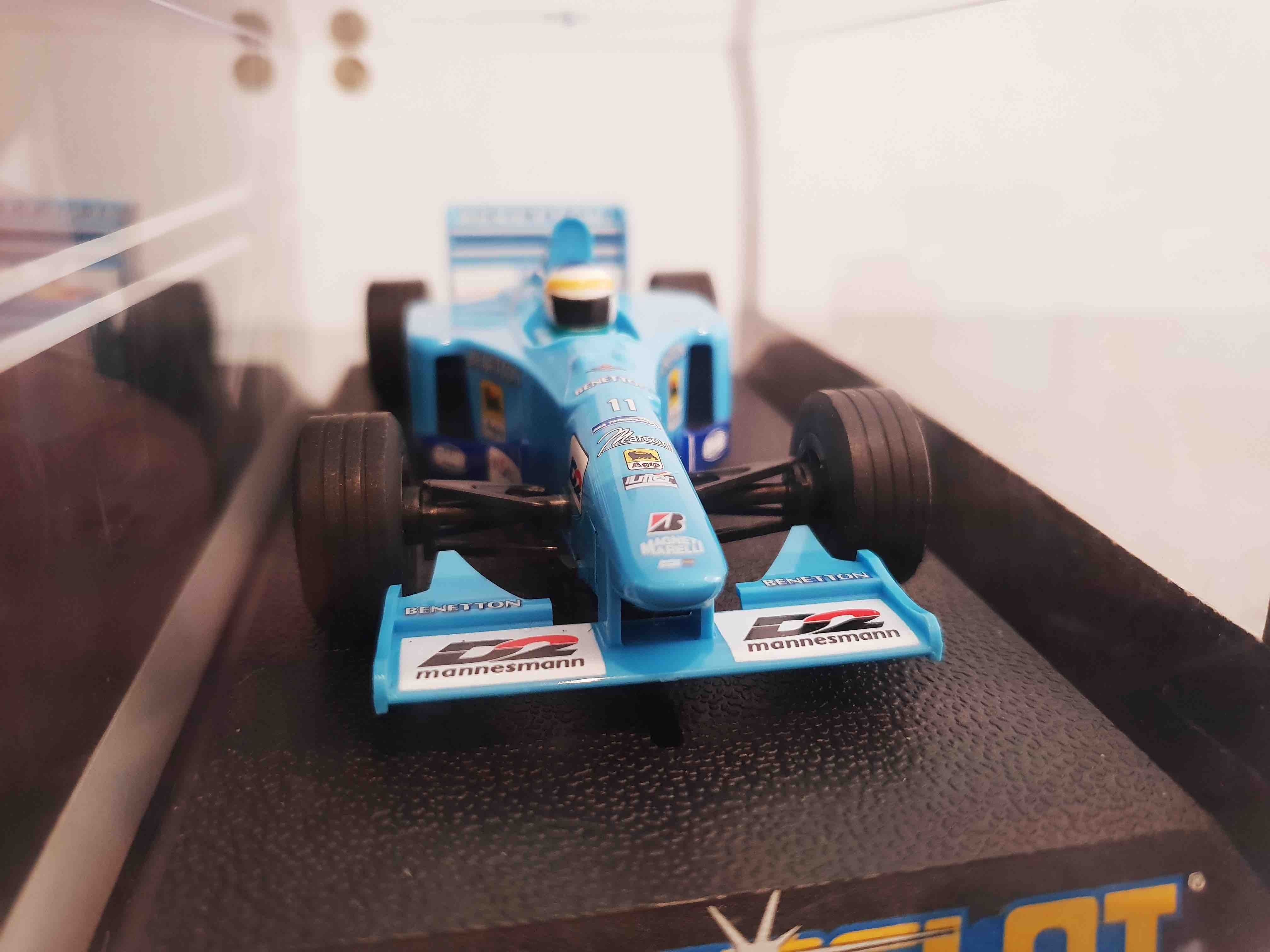 SCALEXTRIC H2266 BENETTON RENAULT B193 2000