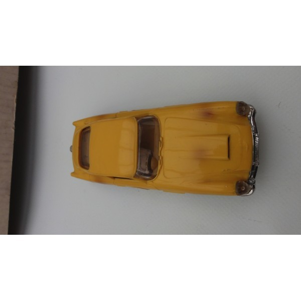 ASTON MARTIN DB4 GT JAUNE SCALEXTRIC C68