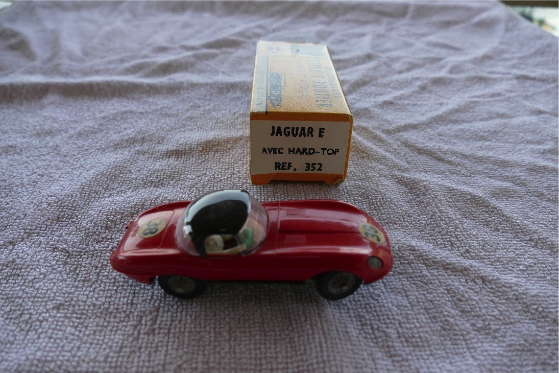 JAGUAR E HARD TOP ROUGE JOUEF RÉF: 352