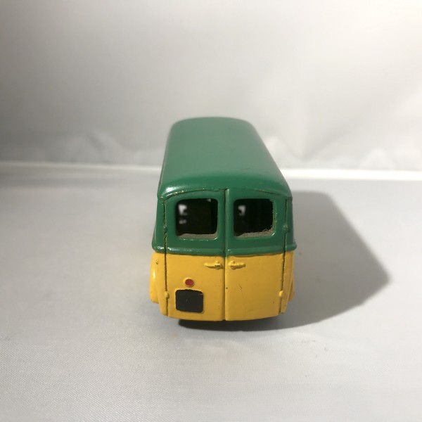 PEUGEOT D3 A  LAMPE MAZDA DINKY TOYS