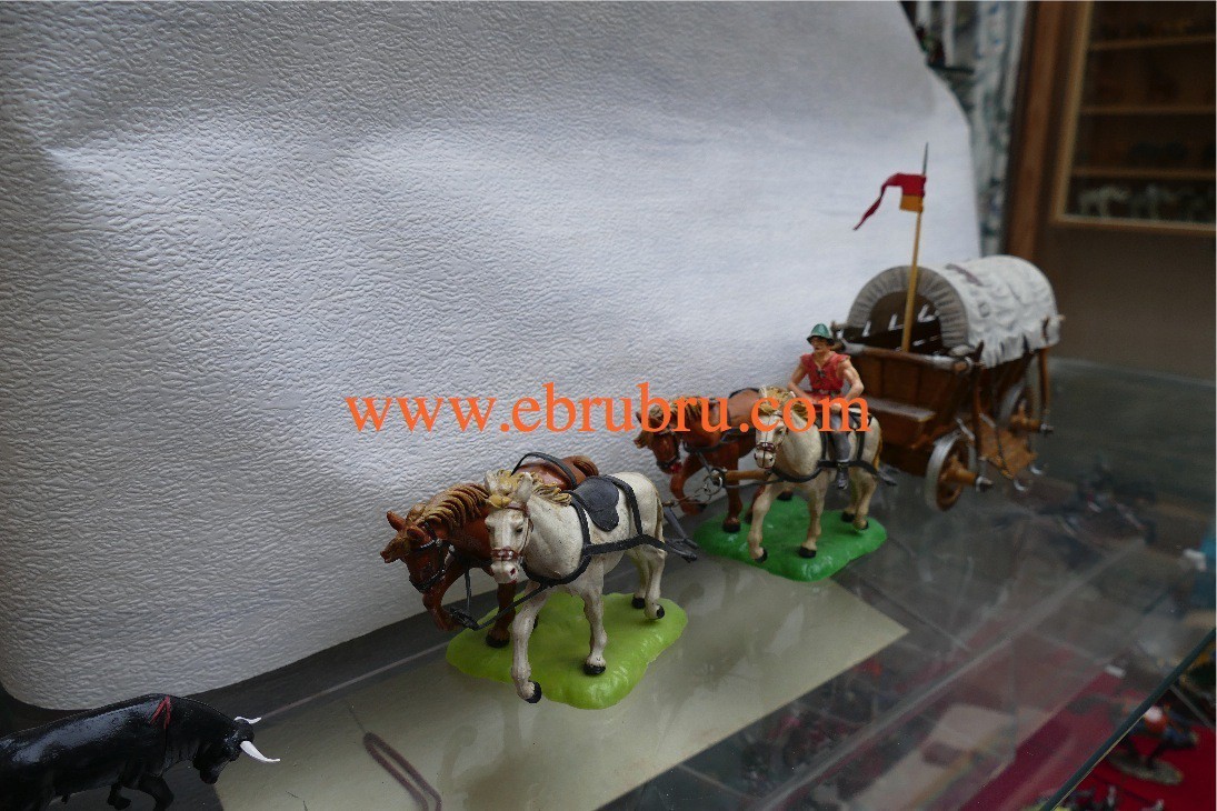 CHARIOT MOYEN AGE AVEC 4 CHEVAUX ELASTOLIN OUGEN RÉF 9874