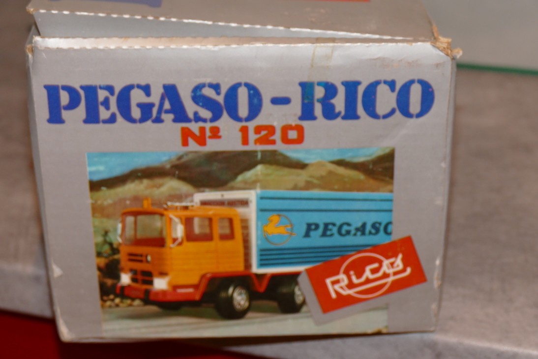 Rico  n° 120 camion PEGASO moteur à piles filoguidé 65,5 cm boite d'origine