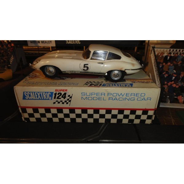 JAGUAR Type E blanche Sports Saloon SCALEXTRIC super 124