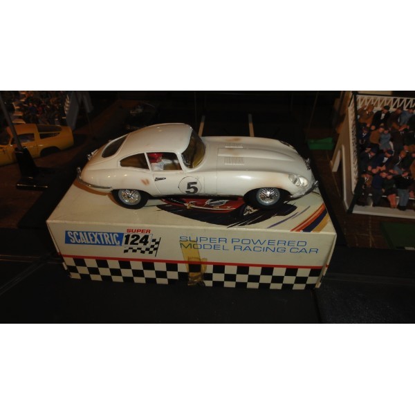 JAGUAR Type E blanche Sports Saloon SCALEXTRIC super 124