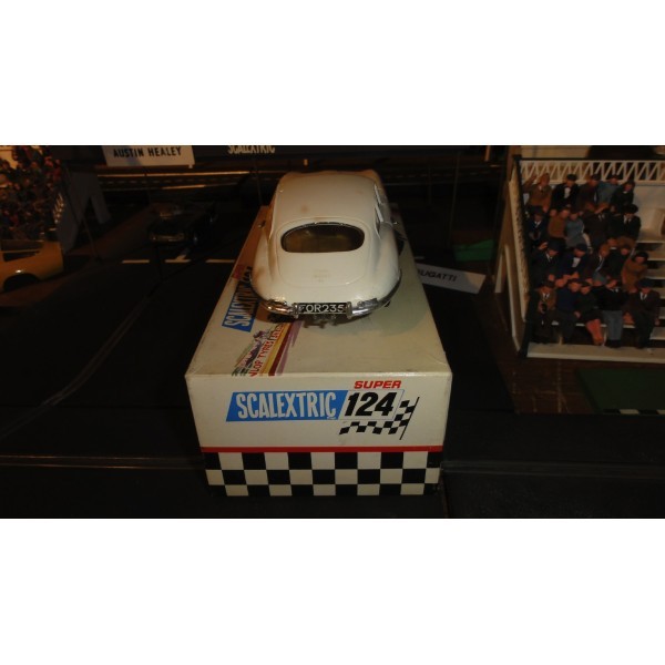 JAGUAR Type E blanche Sports Saloon SCALEXTRIC super 124