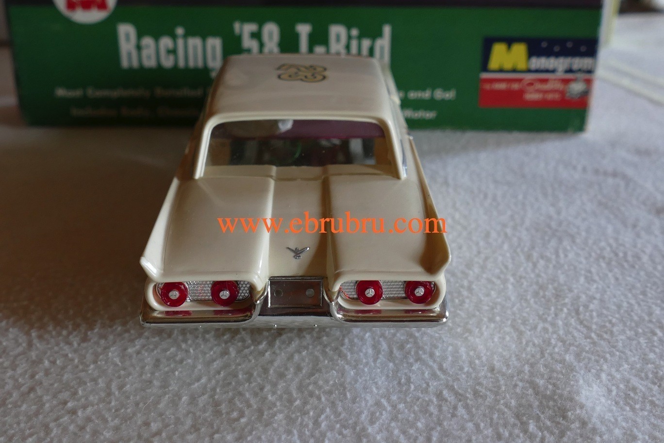 58 T-BIRD SLOT CAR 1/24 MONOGRAM REF SR2404 - 698 BOX