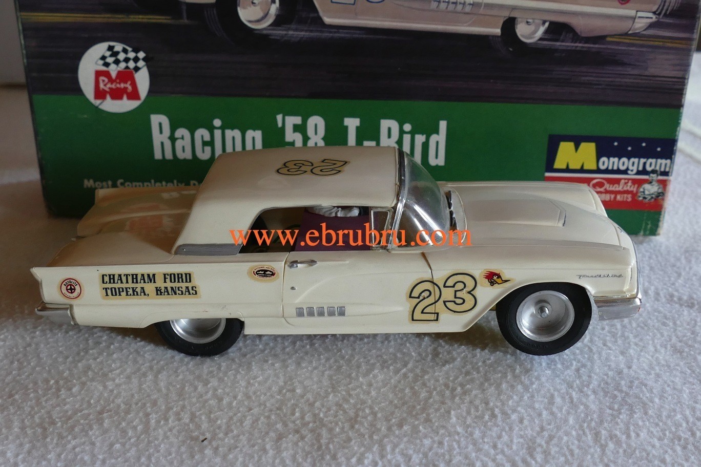 58 T-BIRD SLOT CAR 1/24 MONOGRAM REF SR2404 - 698 BOX