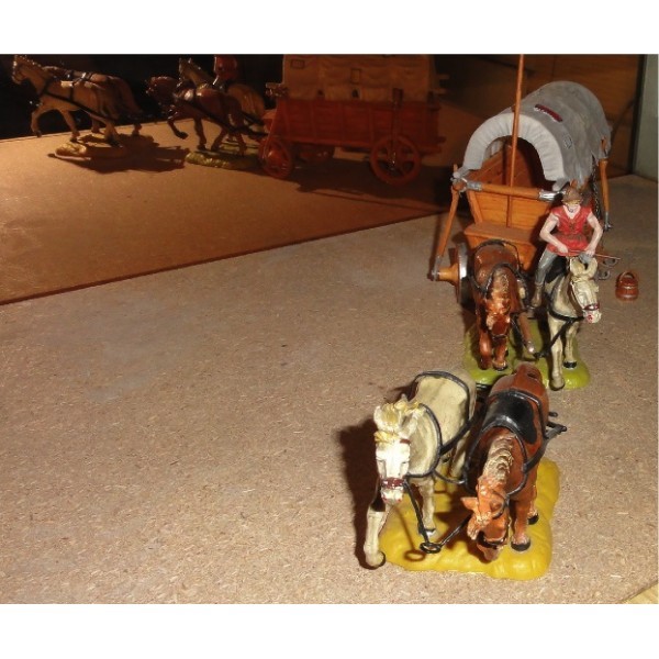 CHARIOT MOYEN AGE 4 CHEVAUX ELASTOLIN OUGEN RÉF 9874