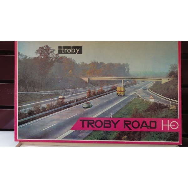 CIRCUIT HO TROBY ROAD AVEC PEUGEOT 404 RARE