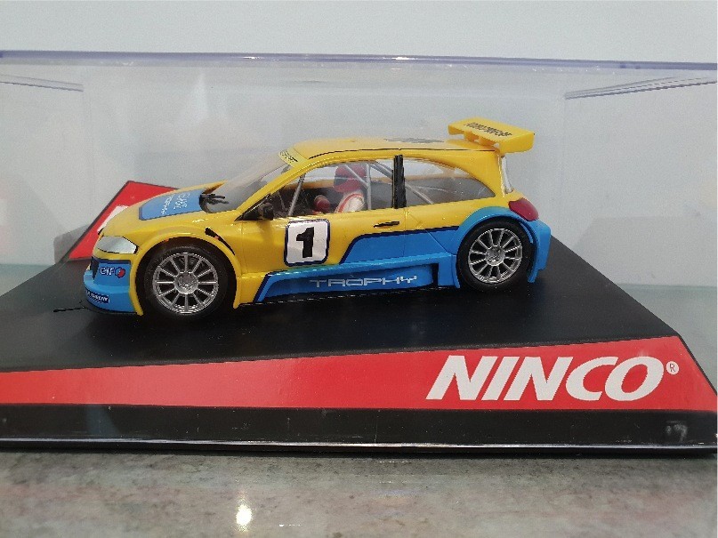 NINCO 50429 RENAULT MEGANE TROPHY WORLD CHAMPION