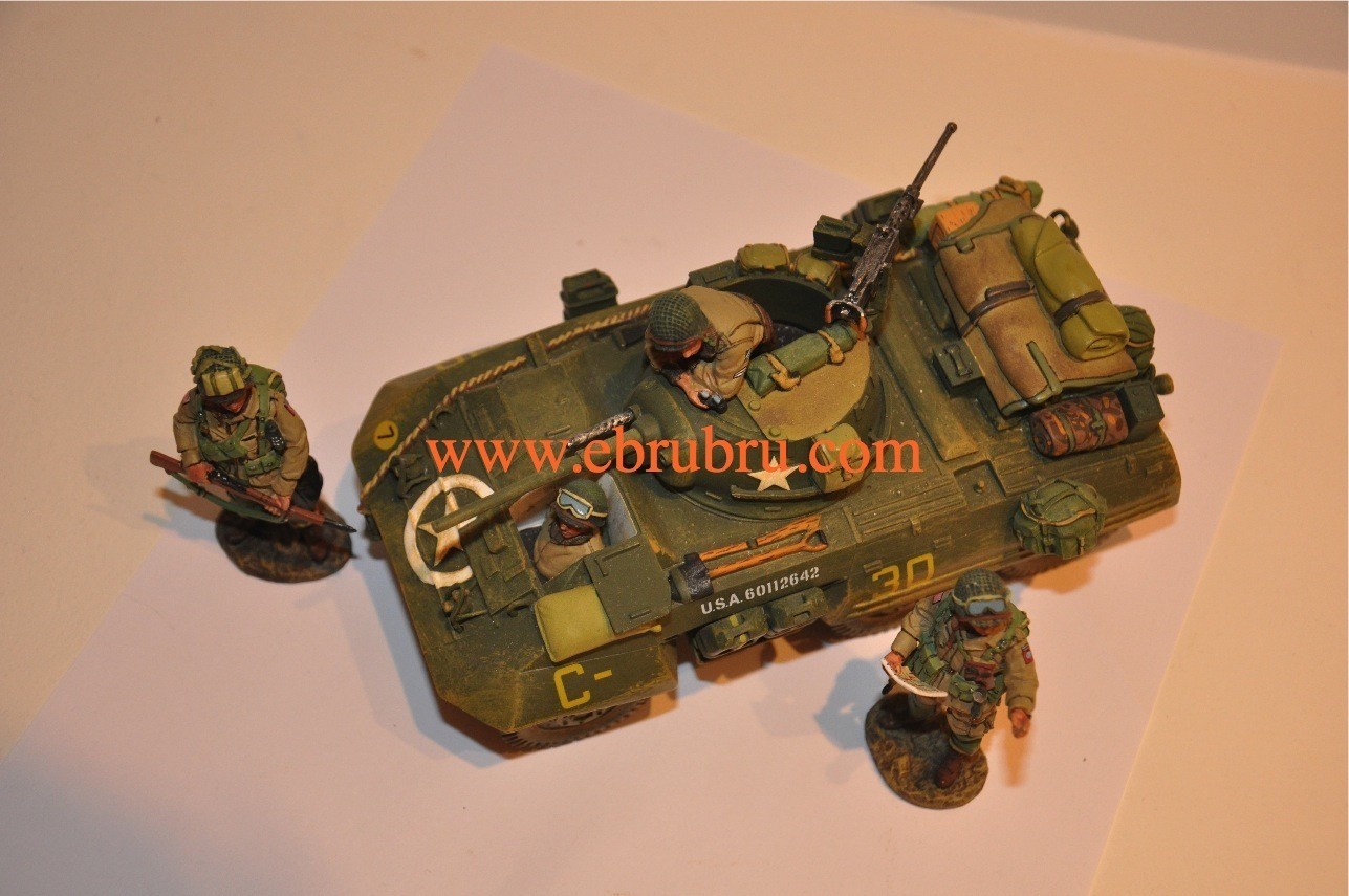 D DAY  U.S. M8 GREYHOUND ARMORED CAR SET KING & COUNTRY DD038