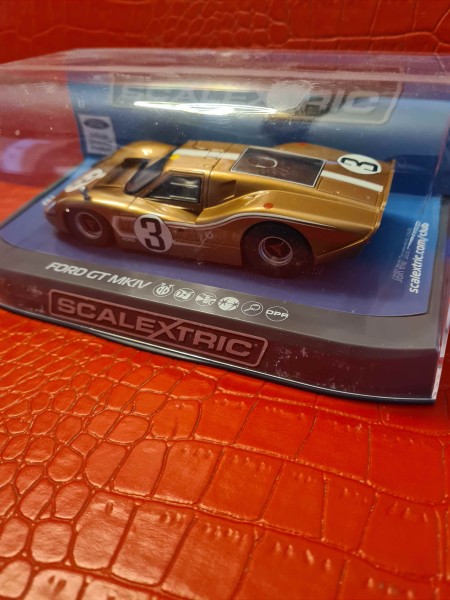 FORD GT MKIV 1967 LE MANS 24H SCALEXTRIC REF C3951